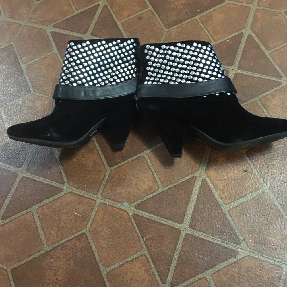 Shoes - Picture 3 of 4